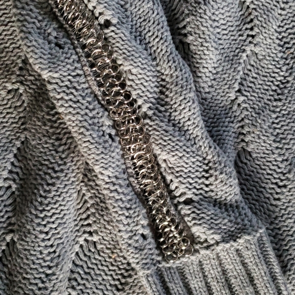 Guess gray chain sweater - Picture 2 of 3